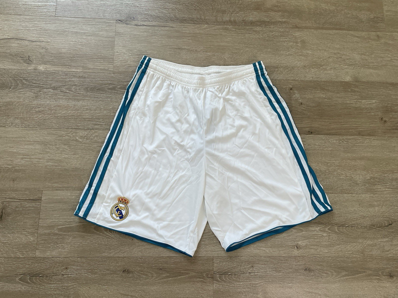 NWT REAL MADRID ADIDAS 2016/2017 Mens Sz M White FOOTBALL Soccer HOME SHORTS NWT REAL MADRID ADIDAS 2016/2017 Mens Sz M White FOOTBALL Soccer HOME SHORTS