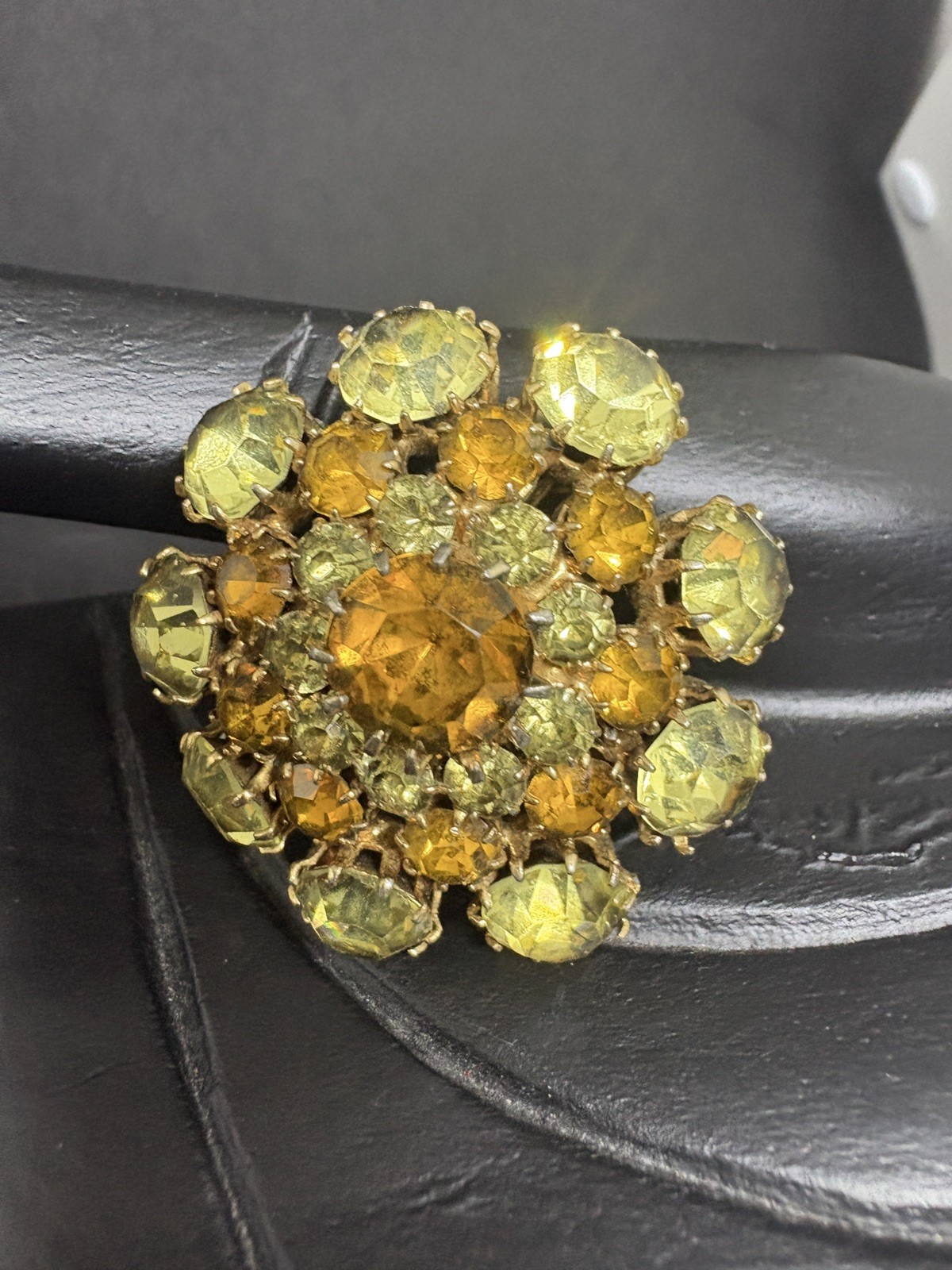Vintage amber and citrine prong-set cluster brooch faceted crystals Vintage amber and citrine prong-set cluster brooch faceted crystals