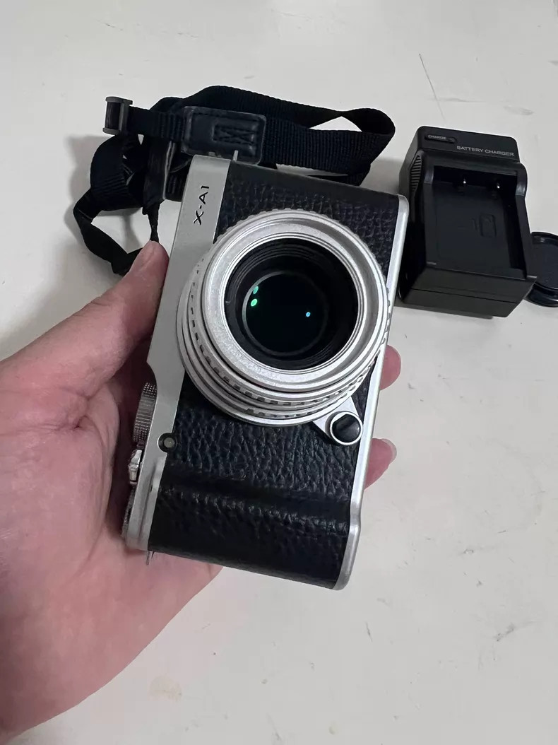 Fujifilm X-A1 16.3MP Mirrorless Digital Camera W/ 35mm f/1.6 MF Lens Silver