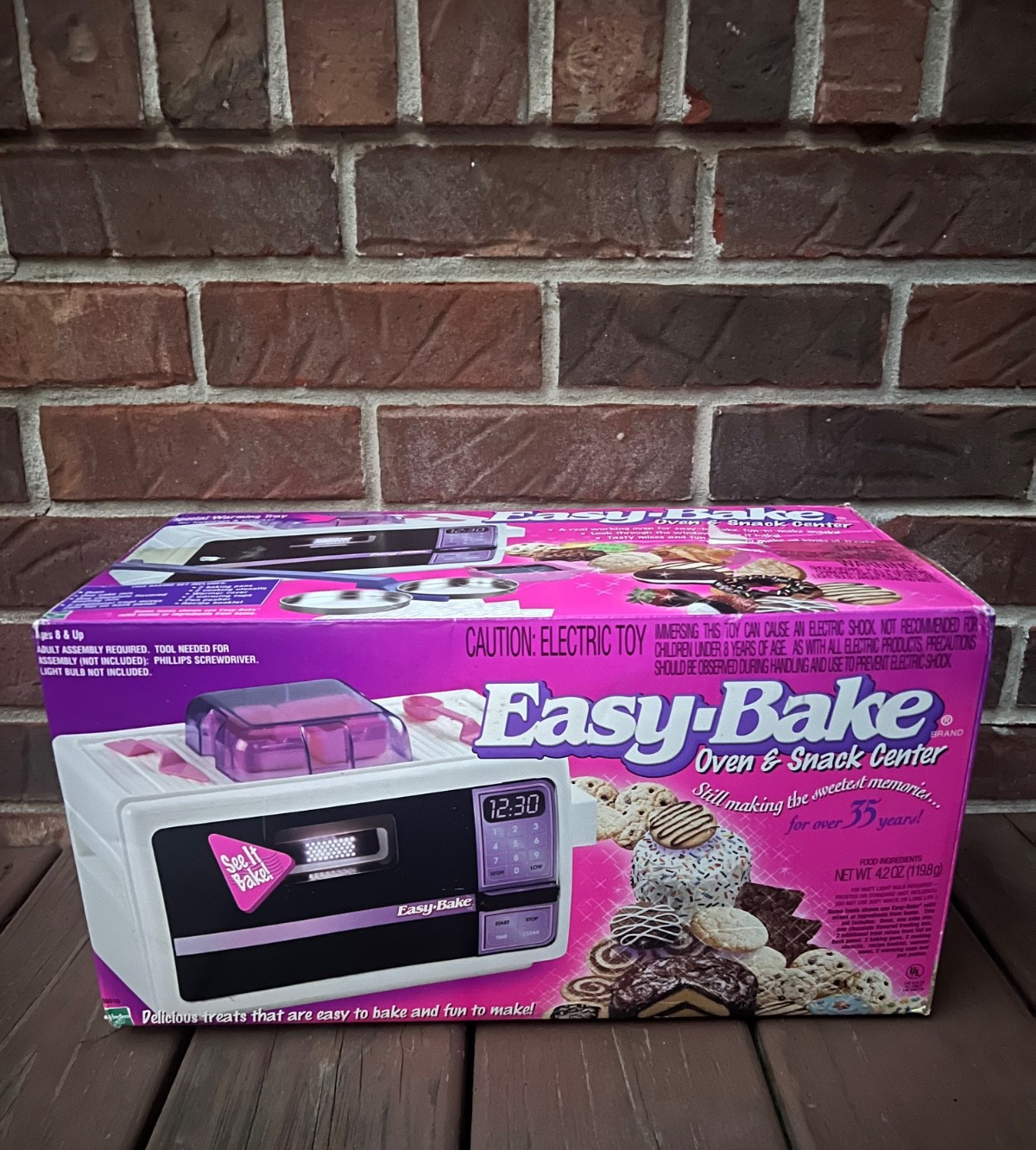 NEW IN BOX Easy Bake Oven & Snack Center Original Box Vintage Hasbro 1997