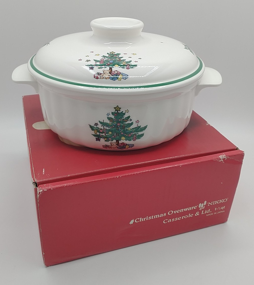 Nikko Happy Holidays Round Covered 1 1/2 Quart Casserole Excellent Condition Nikko Happy Holidays Round Covered 1 1/2 Quart Casserole Excellent Condition