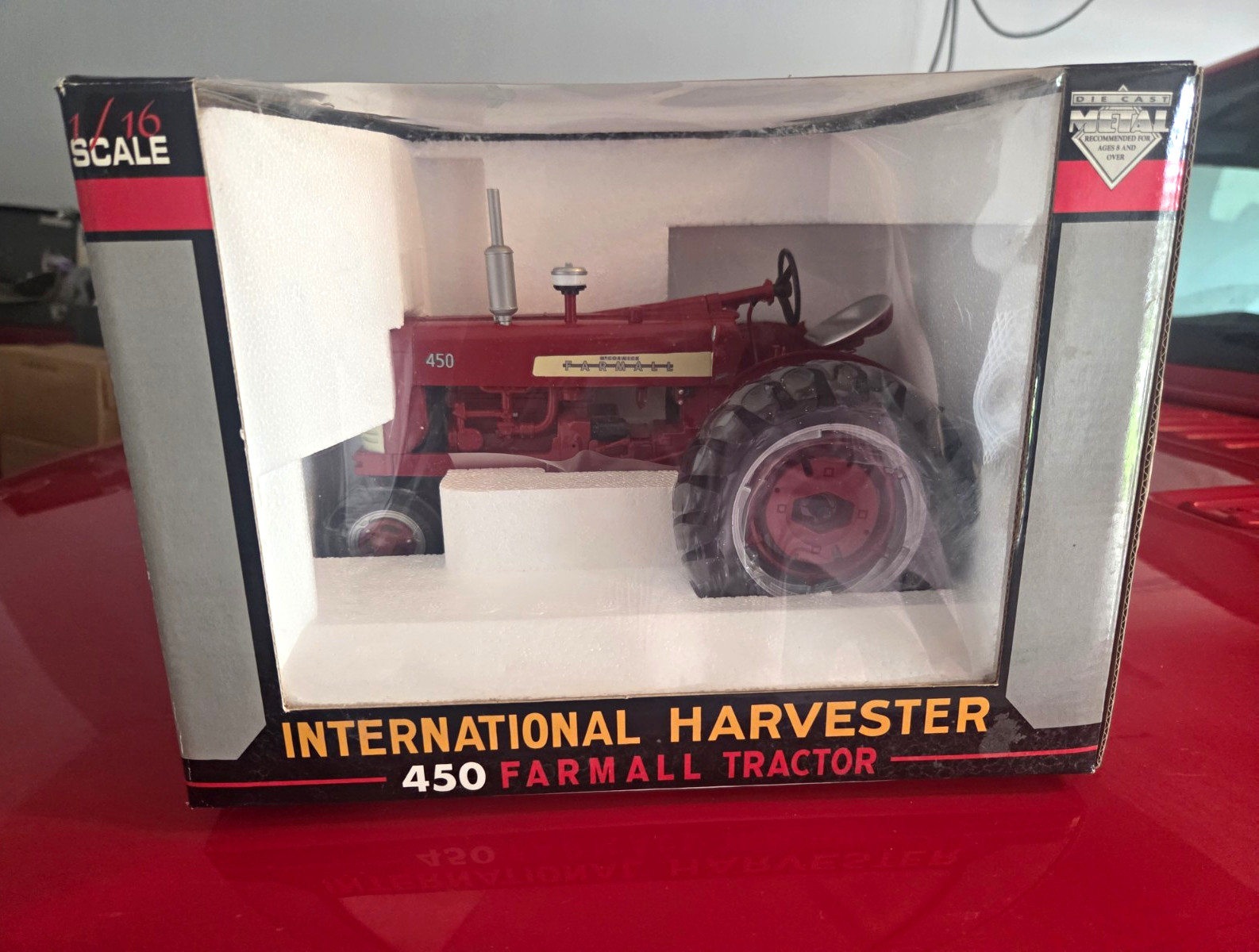 International Harvester 450 Farmall Tractor 1956-1958 1:16 Diecast Steerable International Harvester 450 Farmall Tractor 1956-1958 1:16 Diecast Steerable