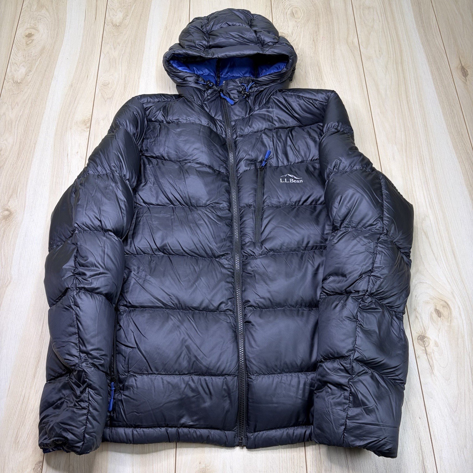 Men’s Size Large L.L.Bean Men\'s Ultralight 850 Down Hooded Jacket Black Men’s Size Large L.L.Bean Men\'s Ultralight 850 Down Hooded Jacket Black