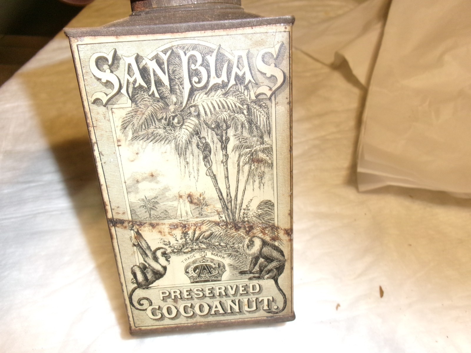 ANTIQUE RARE GOLDEN CROWN SAN BLAS PRESERVED COCOANUT TIN. PHILADELPHIA PA. ANTIQUE RARE GOLDEN CROWN SAN BLAS PRESERVED COCOANUT TIN. PHILADELPHIA PA.