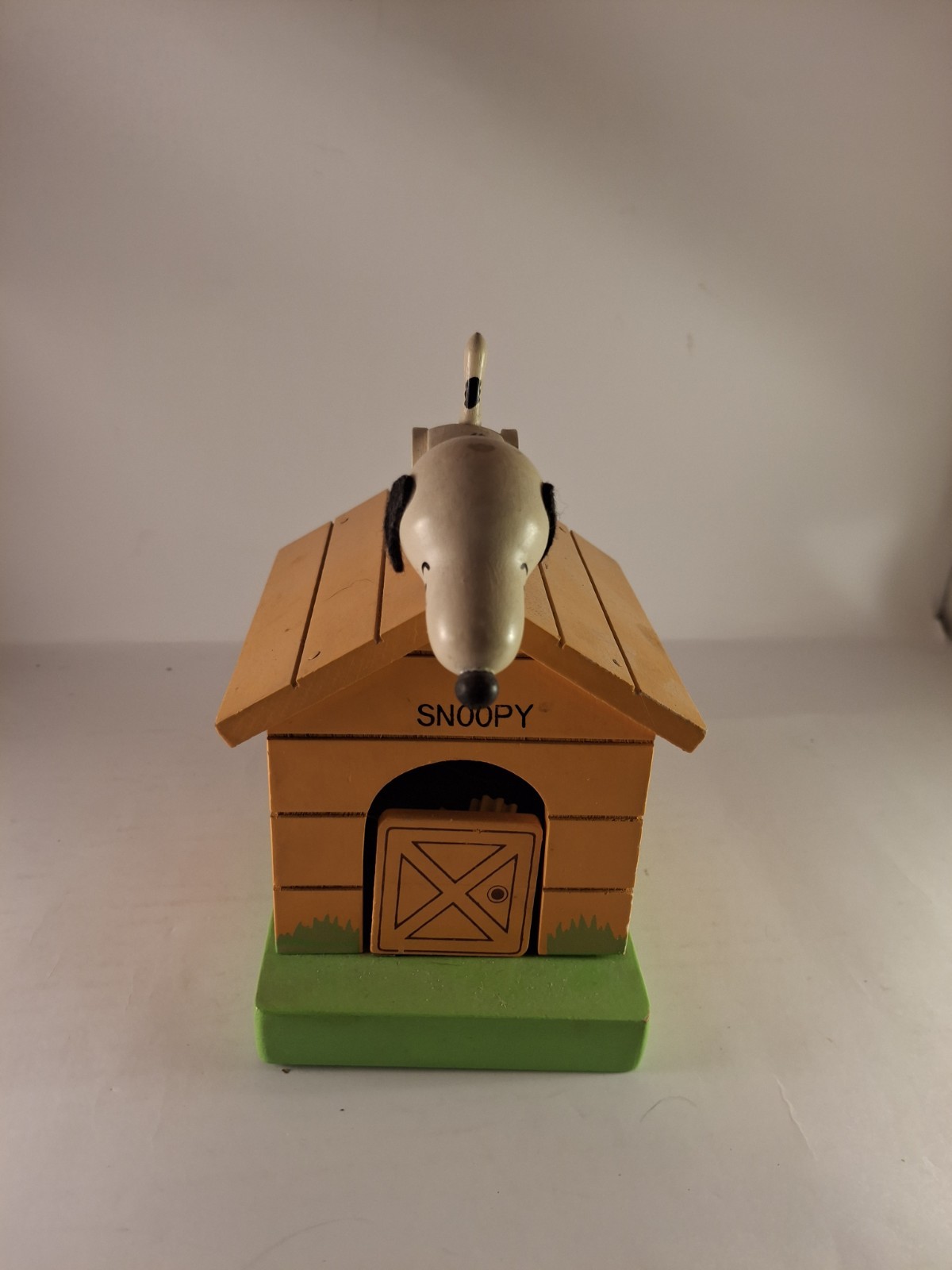 Vintage 1970 Peanuts Snoopy Wooden Doghouse Vintage 1970 Peanuts Snoopy Wooden Doghouse