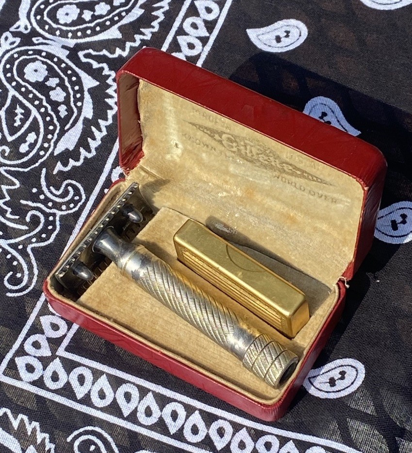 Vintage Antique 3-Piece Gillette BULLDOG Safety Razor (M 34512) +mismatched Case Vintage Antique 3-Piece Gillette BULLDOG Safety Razor (M 34512) +mismatched Case