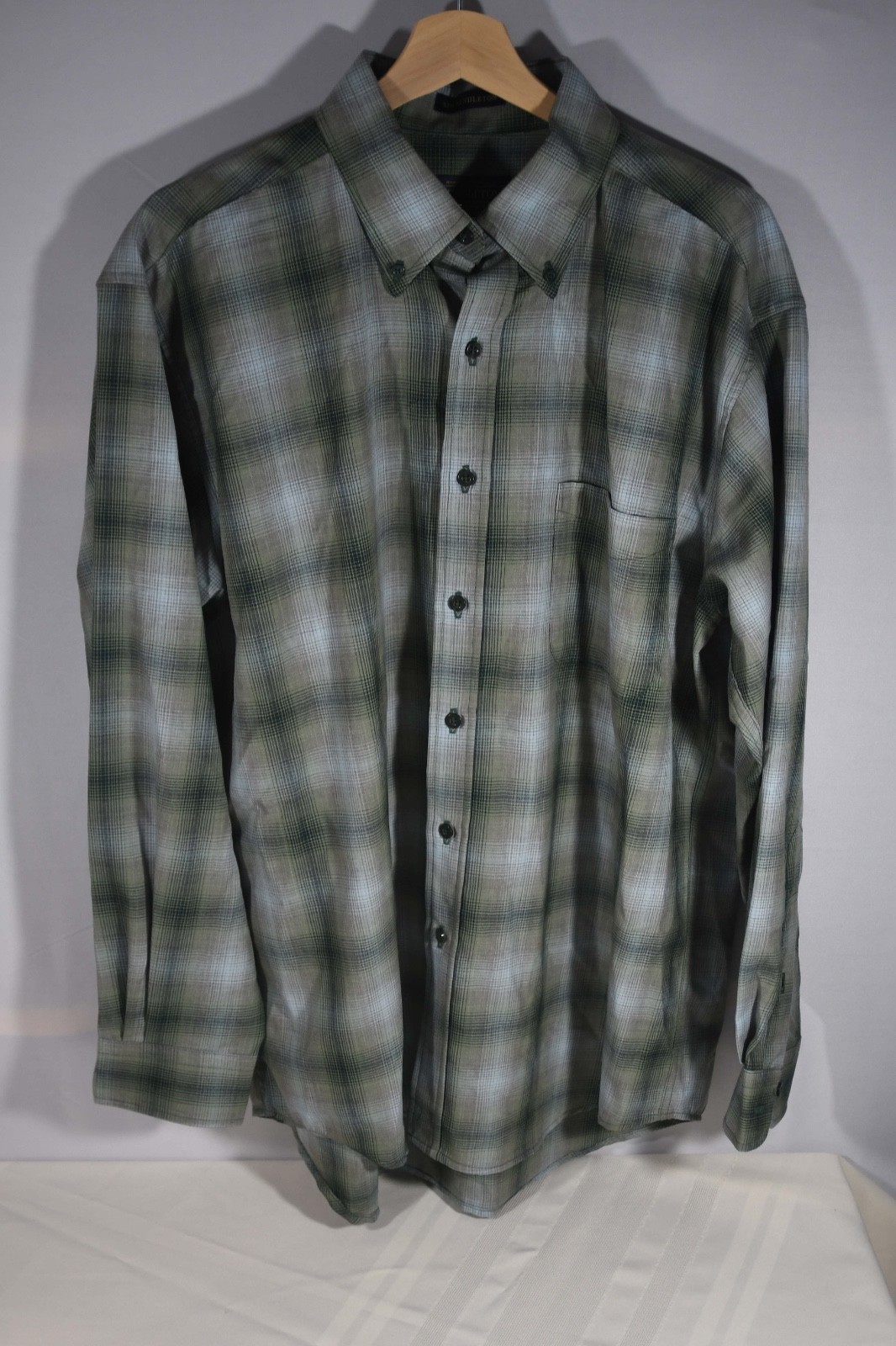 Men’s Sir Pendleton Green plaid Button Up Large 100 percent wool Men’s Sir Pendleton Green plaid Button Up Large 100 percent wool