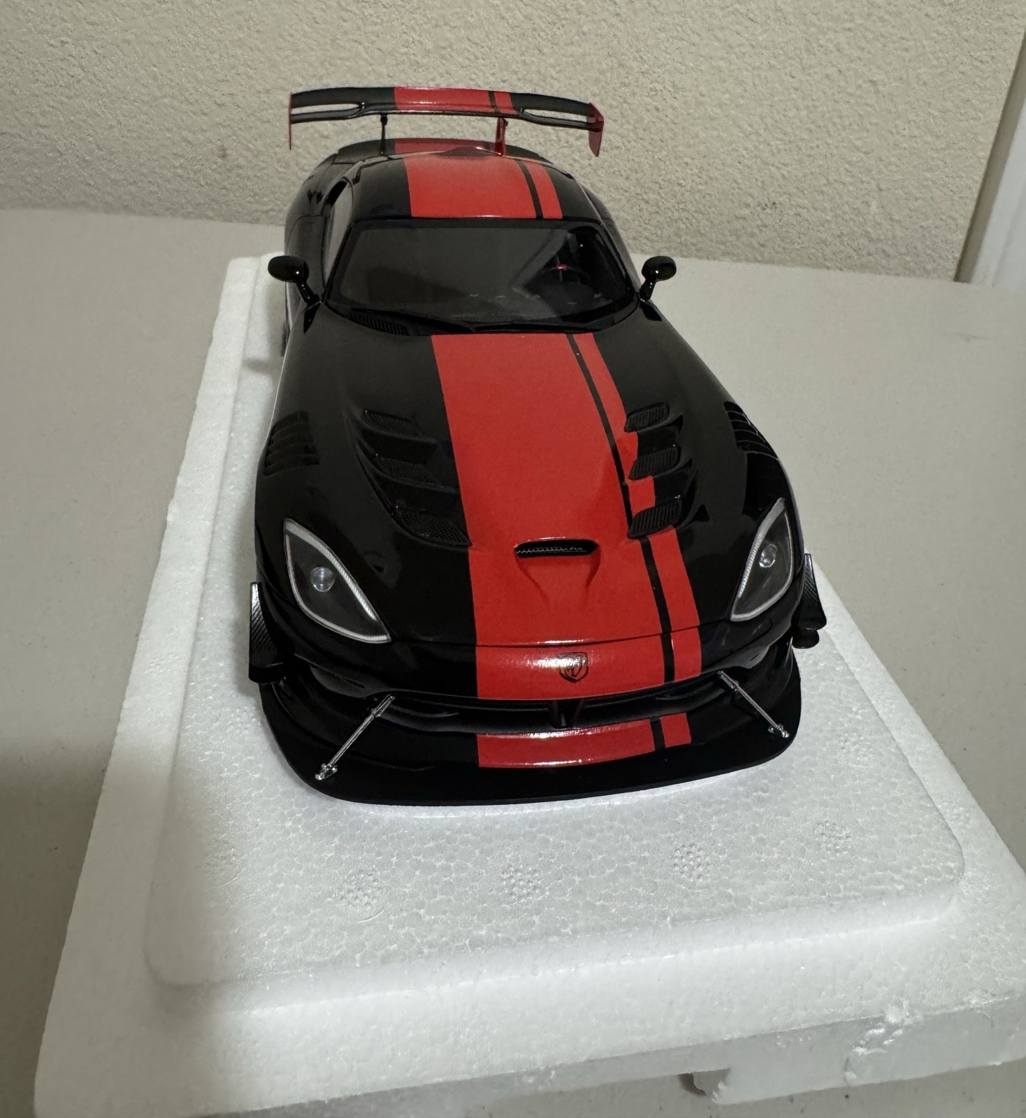 AUTOart 1/18 Dodge Viper 1:28 Edition ACR Black/Red Stripe 71732