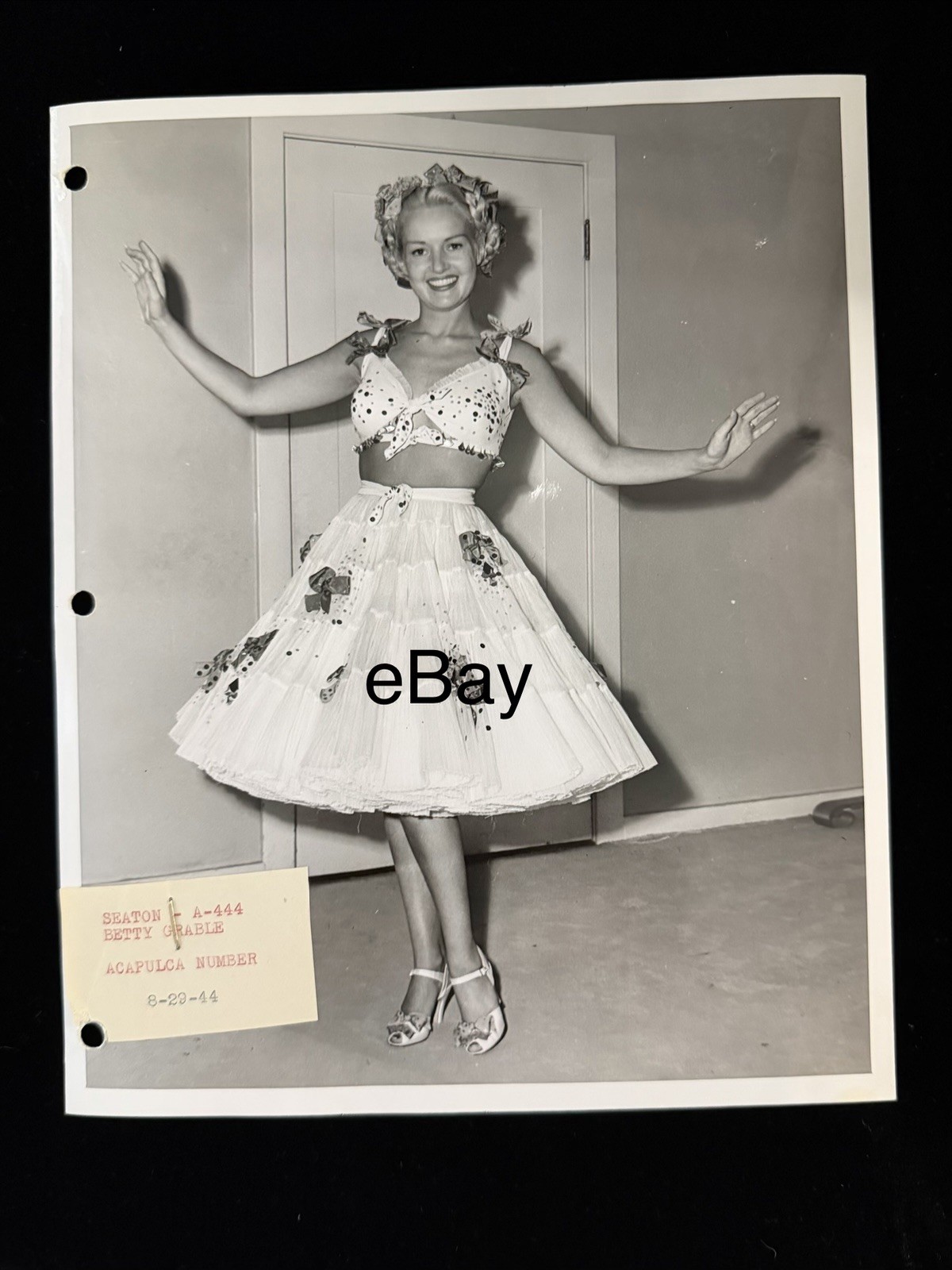 Betty Grable 8x10 Photo Original Diamond Horseshoe BTS Costume Acapulco Candid Betty Grable 8x10 Photo Original Diamond Horseshoe BTS Costume Acapulco Candid