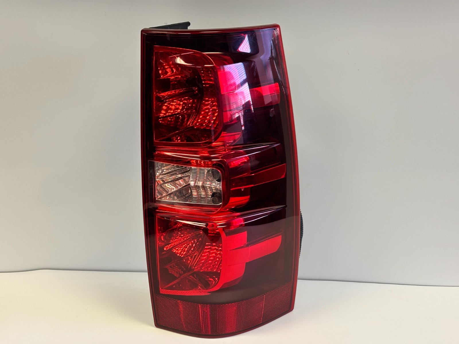 2007-2014 Chevrolet Tahoe Halogen Right Side Outer Tail Light OEM 22837924 2007-2014 Chevrolet Tahoe Halogen Right Side Outer Tail Light OEM 22837924