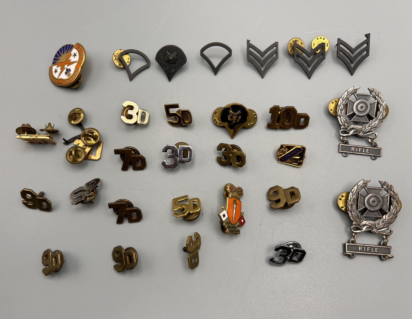 Various US Army Pins on Collar Ranks Unknown time period - Pre 2000\'s