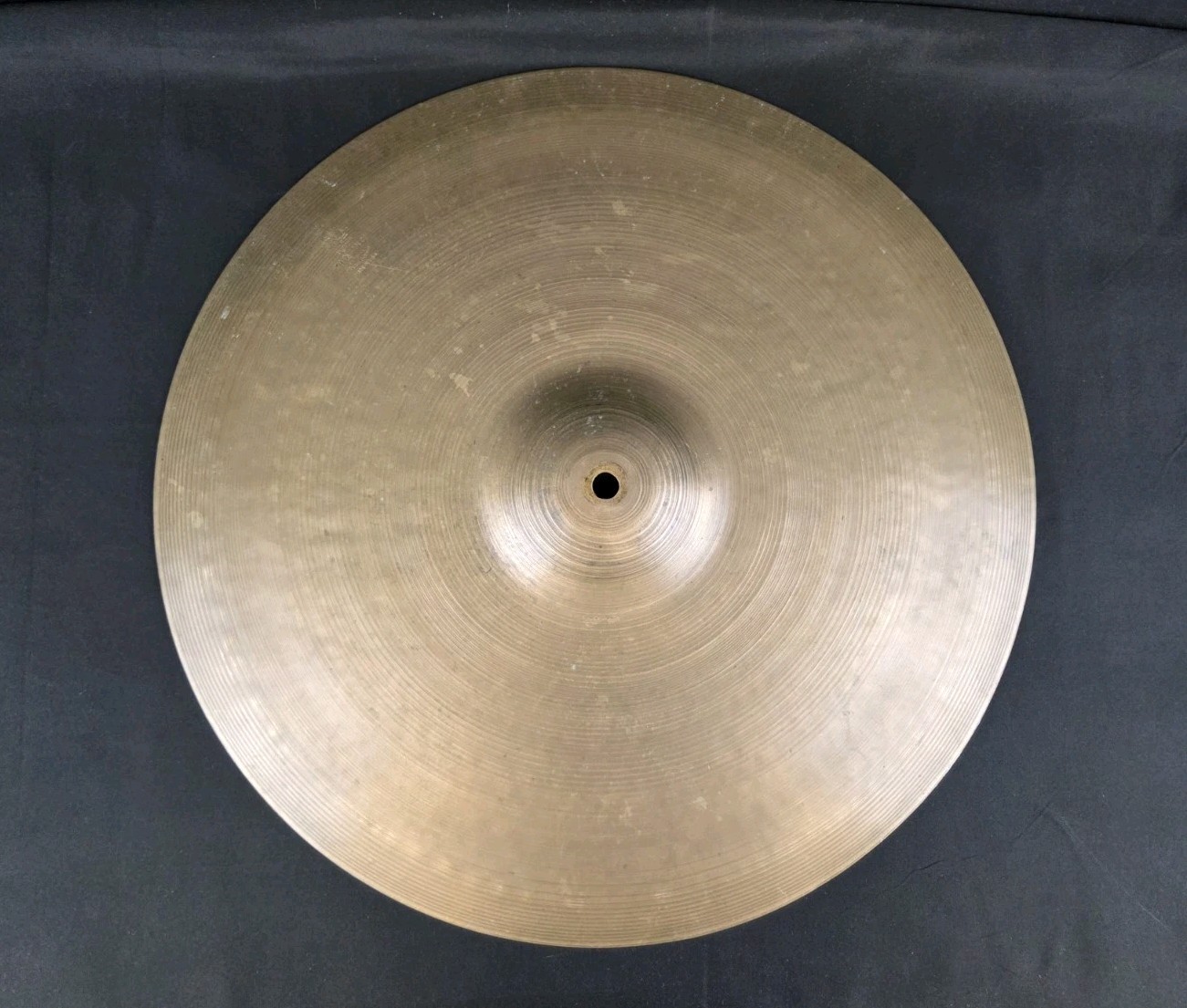 Vintage Zildjian Avedis 18\ Vintage Zildjian Avedis 18\