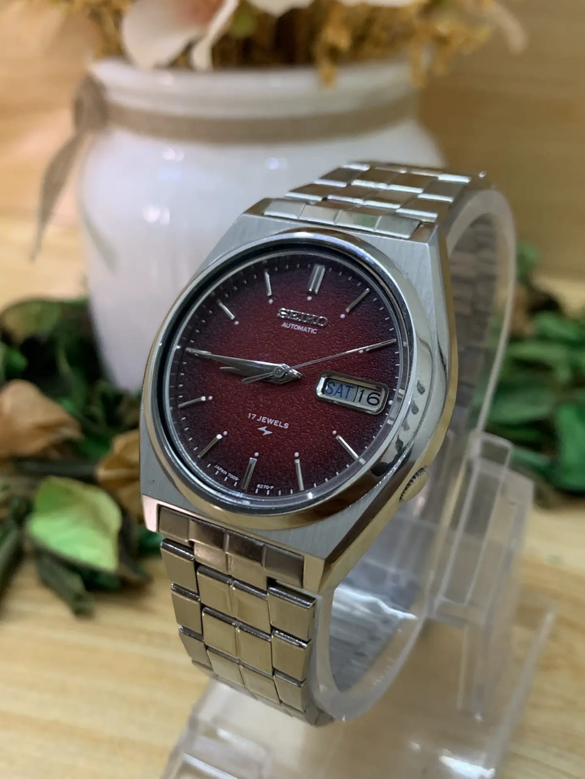 Seiko 7009 Automatic Men\'s Texture Red Dial Day/Date Japan Made Watch