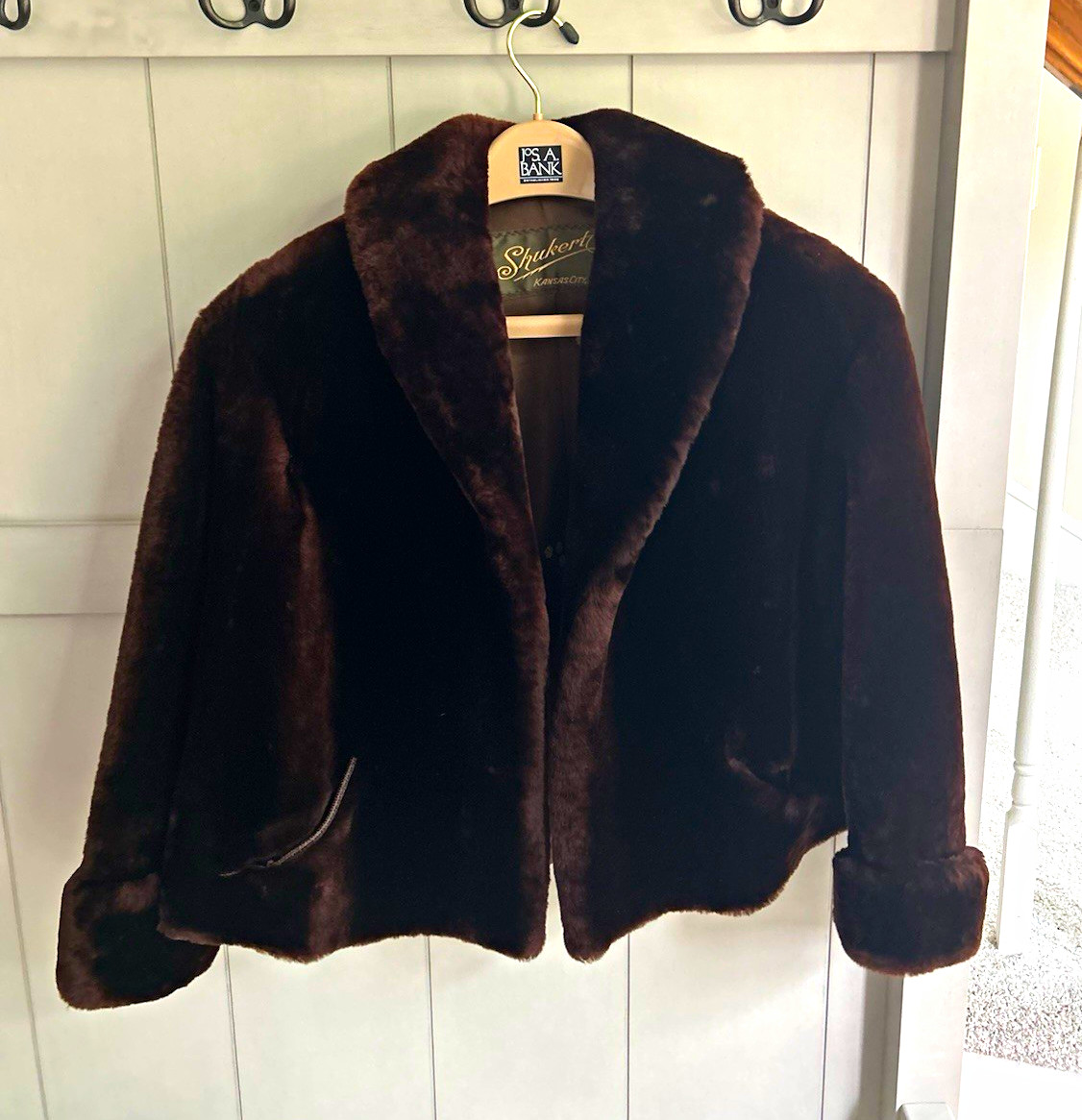 Vintage 1950’s Shukert Women’s Chocolate Brown Mouton Lamb Fur Short Shawl/Coat Vintage 1950’s Shukert Women’s Chocolate Brown Mouton Lamb Fur Short Shawl/Coat