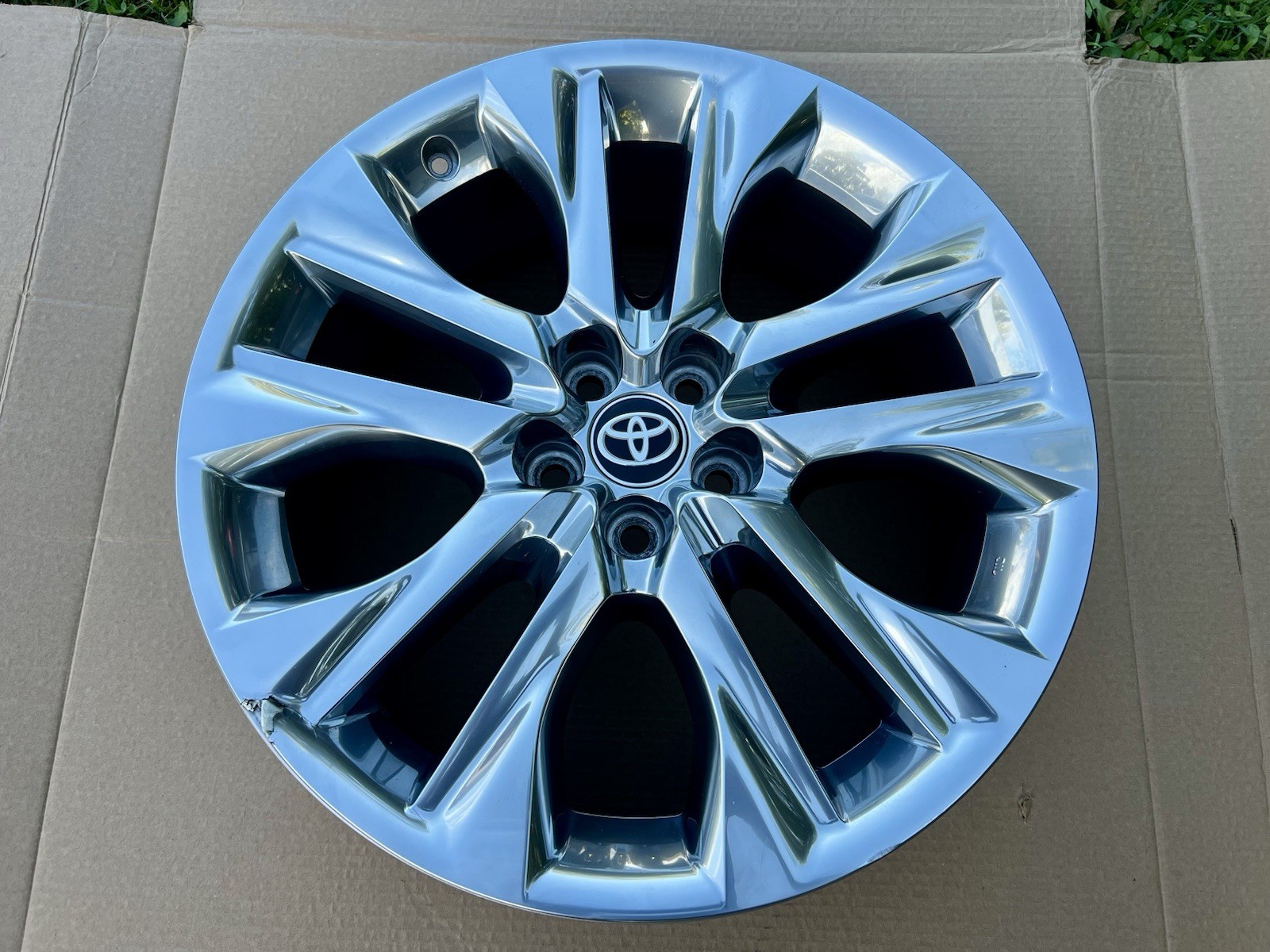 2020 - 2025 Toyota Hilander 20” Platinum Clad Factory Rim OEM Wheel 4260D-0E030 2020 - 2025 Toyota Hilander 20” Platinum Clad Factory Rim OEM Wheel 4260D-0E030