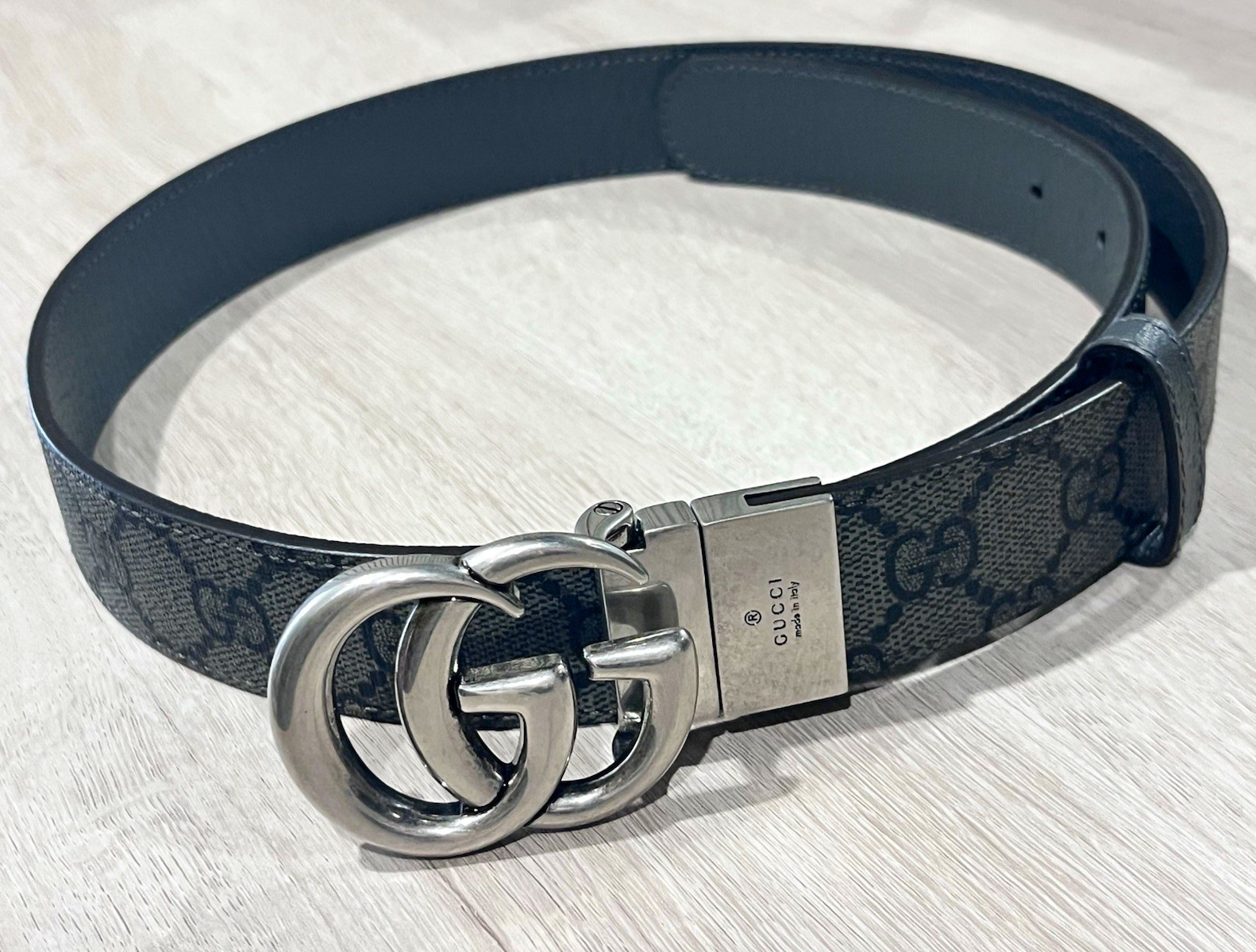 Gucci Men’s Gray Logo Monogram Belt Double G GG Buckle Size S
