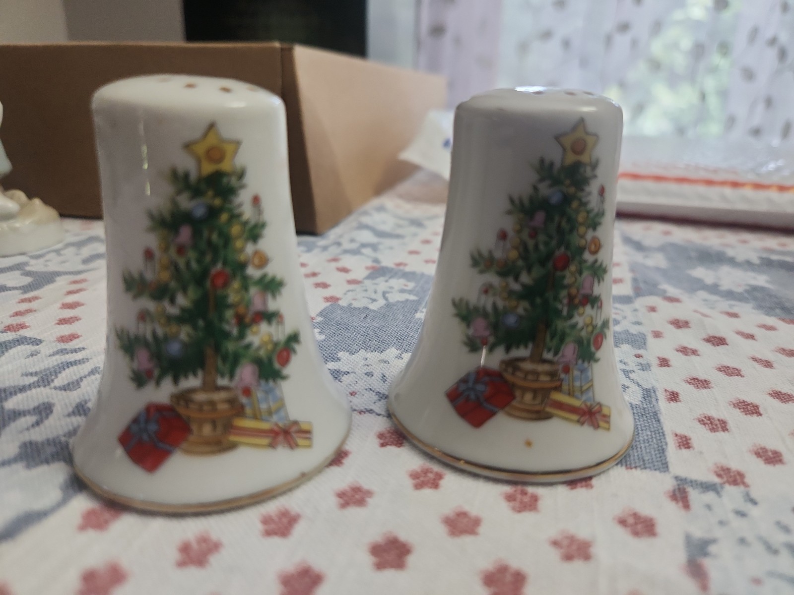 Vintage Lefton Christmas Salt Pepper Shakers Tree & Holly EXC JAPAN Vintage Lefton Christmas Salt Pepper Shakers Tree & Holly EXC JAPAN