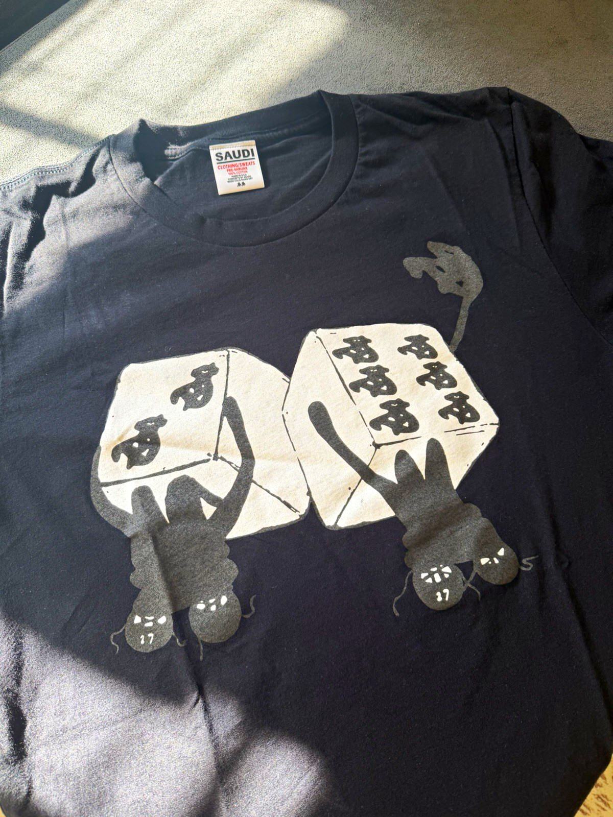 SAUDI Two Seven Dice T-Shirt Mens Medium SAUDI Two Seven Dice T-Shirt Mens Medium