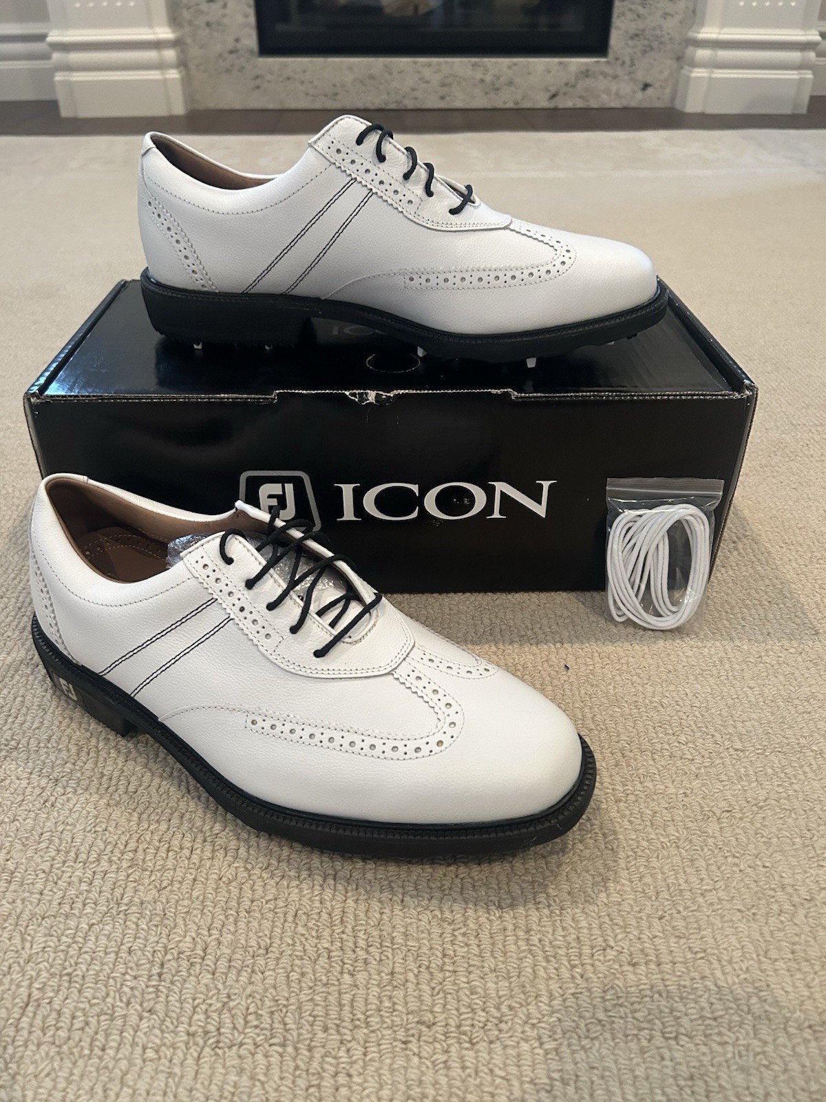 Brand New Footjoy Icon Men’s Golf Shoe Size 8 XW White Leather (Wingtip Saddle) Brand New Footjoy Icon Men’s Golf Shoe Size 8 XW White Leather (Wingtip Saddle)