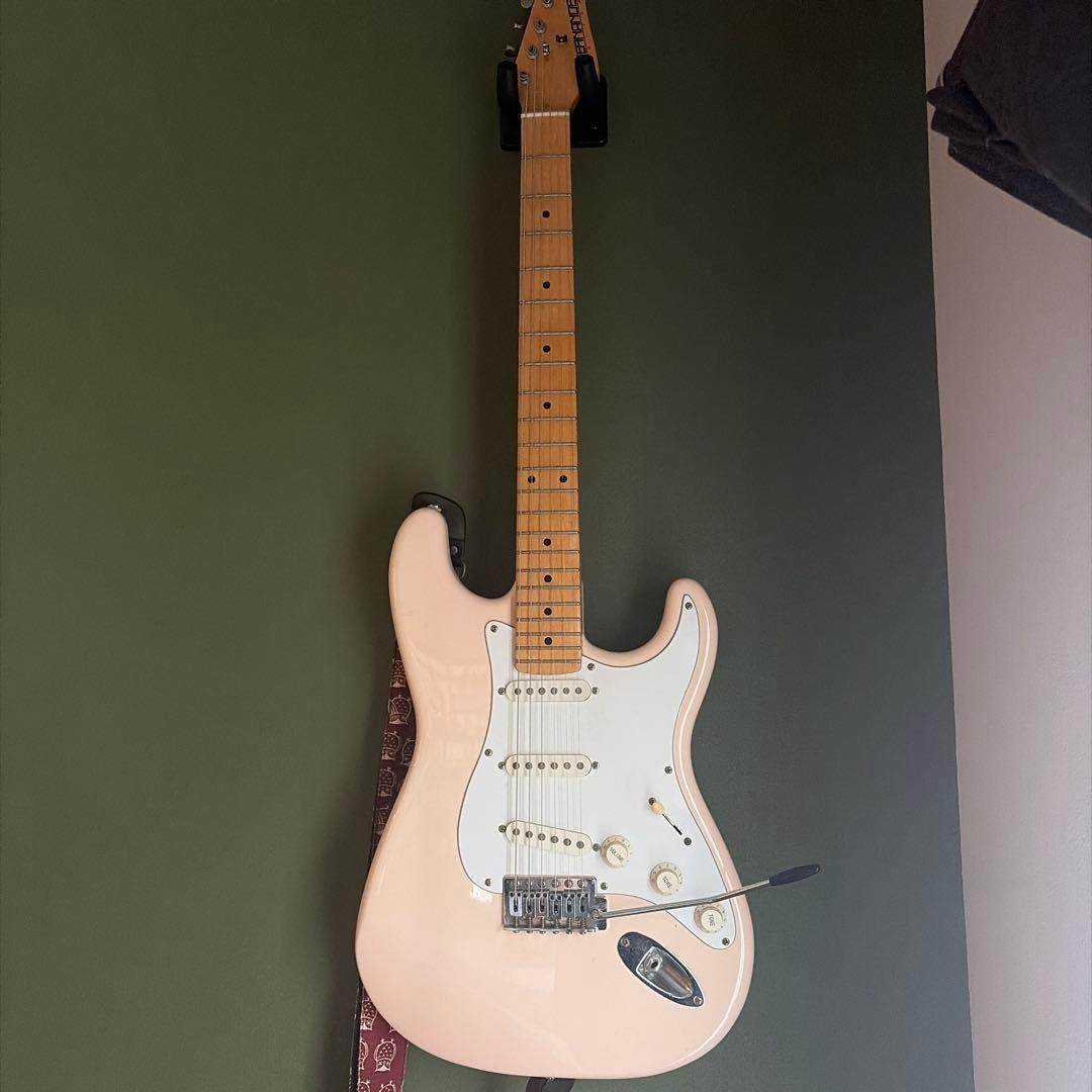 Fernandes Stratocaster Rare color shell pink style