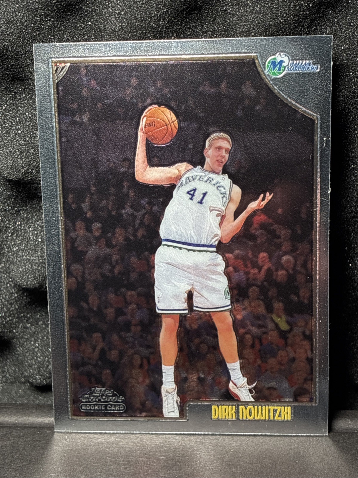1998-99 Topps Chrome - Dirk Nowitzki #154 (RC) 1998-99 Topps Chrome - Dirk Nowitzki #154 (RC)