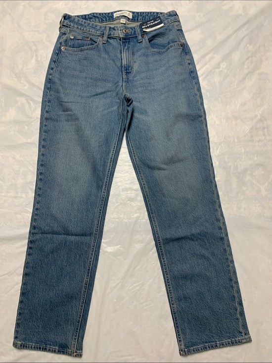 Abercrombie & Fitch 90s Straight Midrise Curve Love Jeans NWT Size 28R Abercrombie & Fitch 90s Straight Midrise Curve Love Jeans NWT Size 28R