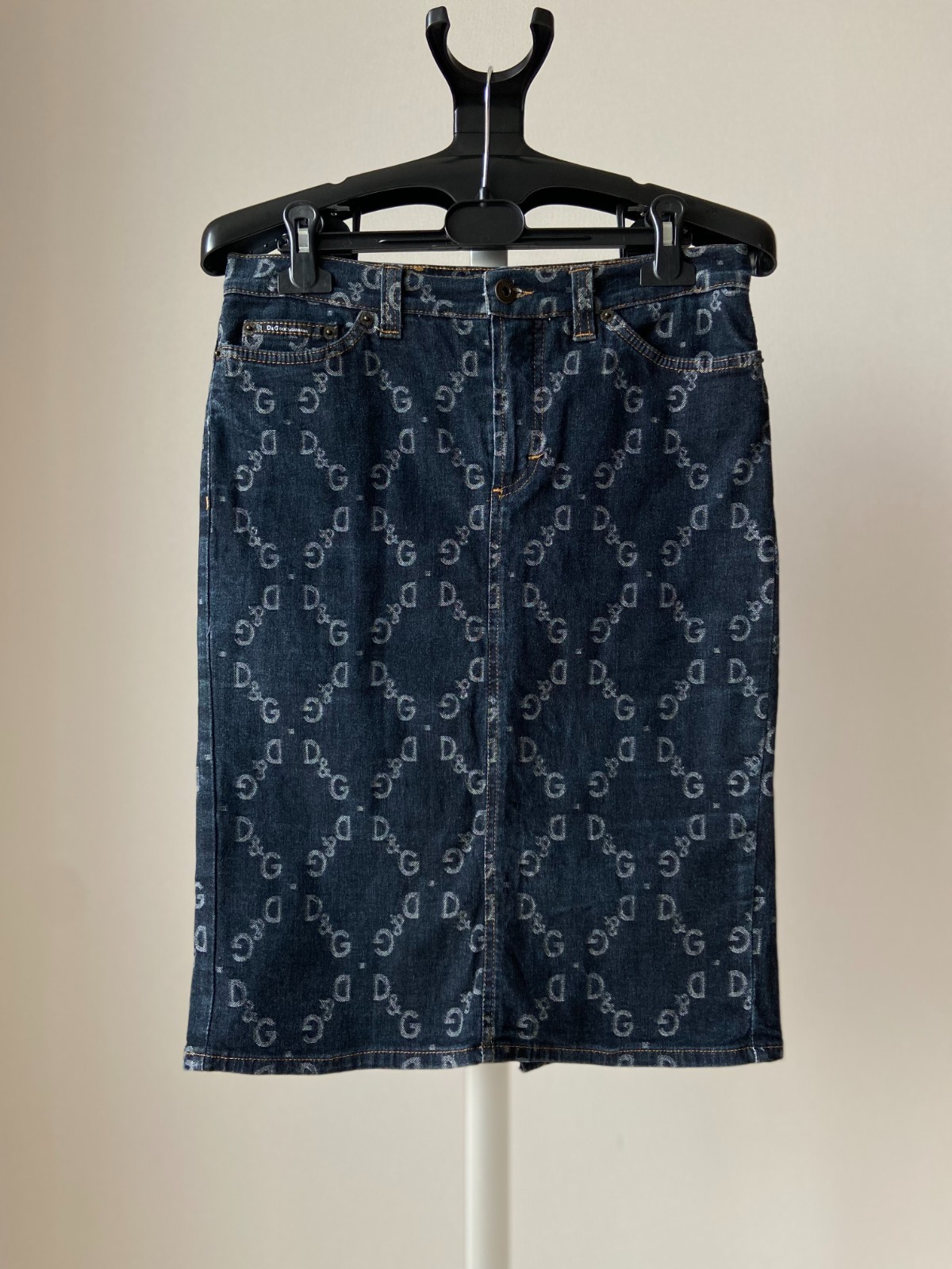 D&G Dolce & Gabbana Vintage Monogram Denim Pencil Skirt IT 38 (24) Made in Italy D&G Dolce & Gabbana Vintage Monogram Denim Pencil Skirt IT 38 (24) Made in Italy