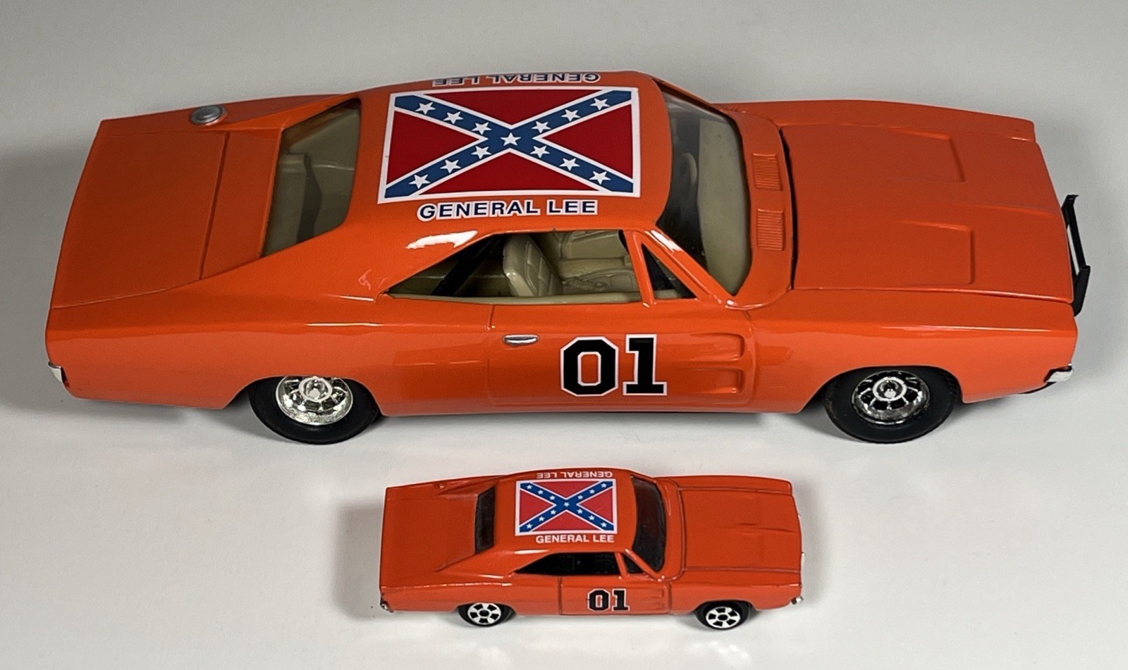 Nice Ertl Joy Ride Dukes Of Hazzard General Lee Lot Of 2 Cars 1/64 & 1/25