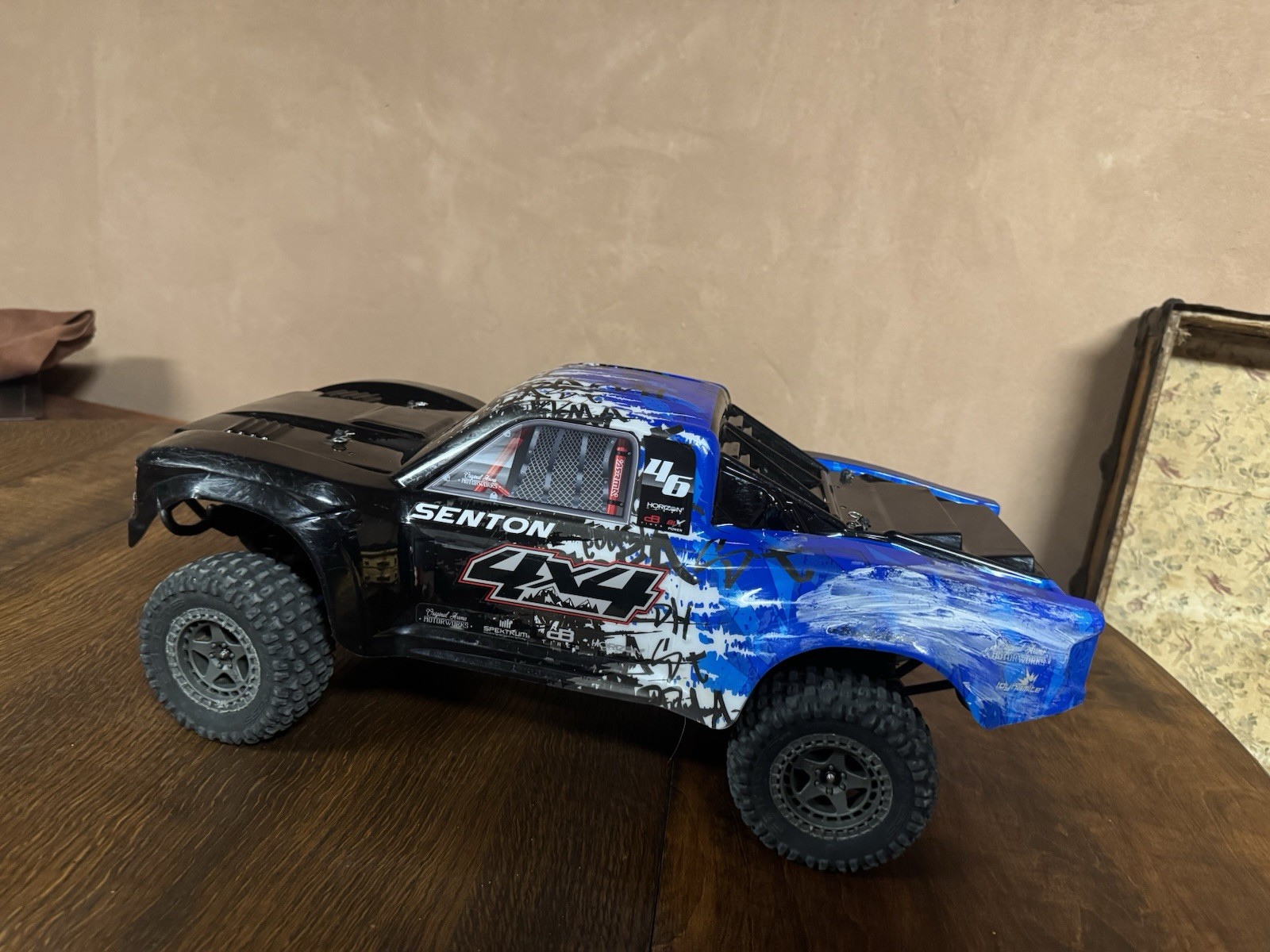 ARRMA Senton 4X4 1/10 4WD Brushless Electric RC Short Course Truck RTR ARRMA Senton 4X4 1/10 4WD Brushless Electric RC Short Course Truck RTR