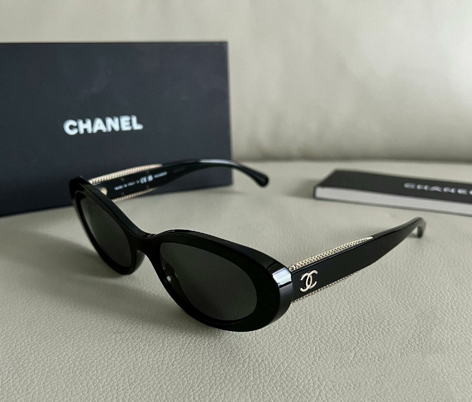 Chanel CH5515 Women’s Cat Eye Sunglasses Classic Black Frame Brand New Chanel CH5515 Women’s Cat Eye Sunglasses Classic Black Frame Brand New