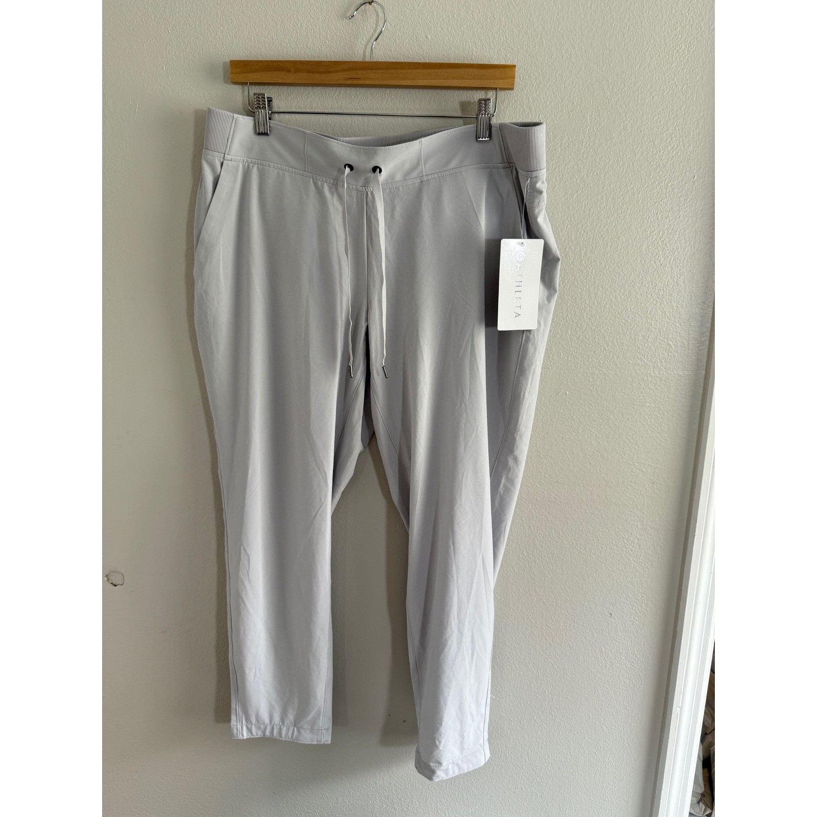 NWT Athleta Midtown Ankle Pant Size 16 Light Gray Featherweight Stretch NEW
