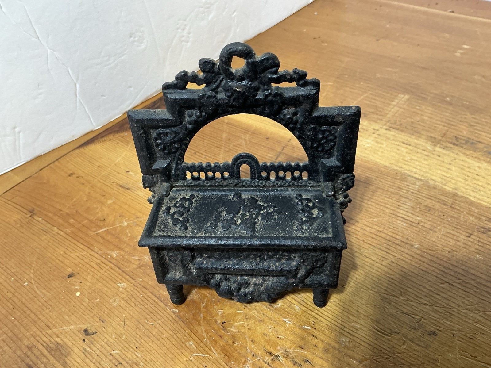 ANTIQUE 19th C. 1871 CAST IRON MATCH SAFE HOLDER Stove Box Fireback W/ Legs RARE ANTIQUE 19th C. 1871 CAST IRON MATCH SAFE HOLDER Stove Box Fireback W/ Legs RARE