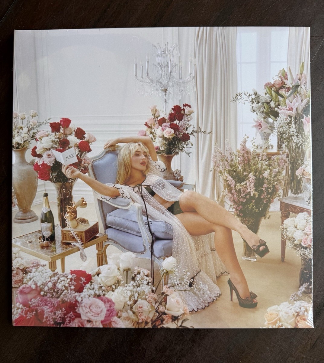 Sabrina Carpenter Man\'s Best Friend Champagne Filled Vinyl x Bad World IN HAND Sabrina Carpenter Man\'s Best Friend Champagne Filled Vinyl x Bad World IN HAND