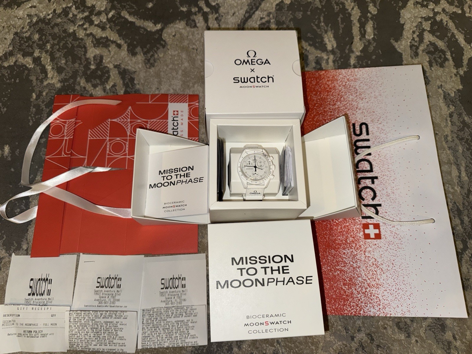 OMEGA x Swatch WHITE Snoopy MoonSwatch Mission to Moonphase Full Moon + GIFT BOX OMEGA x Swatch WHITE Snoopy MoonSwatch Mission to Moonphase Full Moon + GIFT BOX