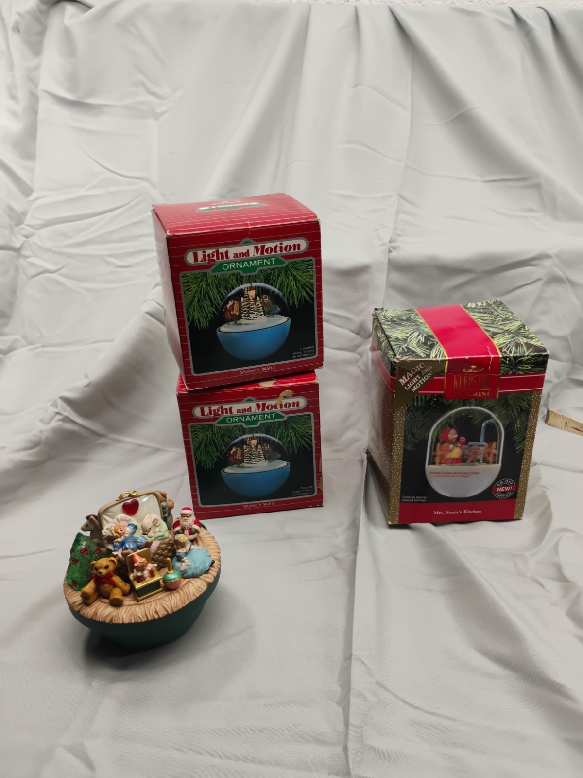 vintage hallmark light and motion ornaments Lot Of 4 Ornaments In Original Boxes