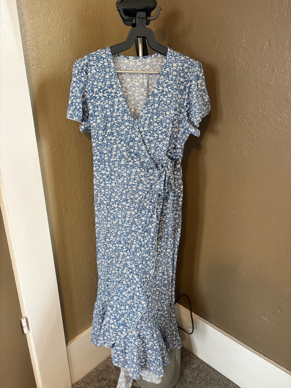 Shein wrap dress, brand new, tie waist, blue & white, medium, maxi length, flowy Shein wrap dress, brand new, tie waist, blue & white, medium, maxi length, flowy