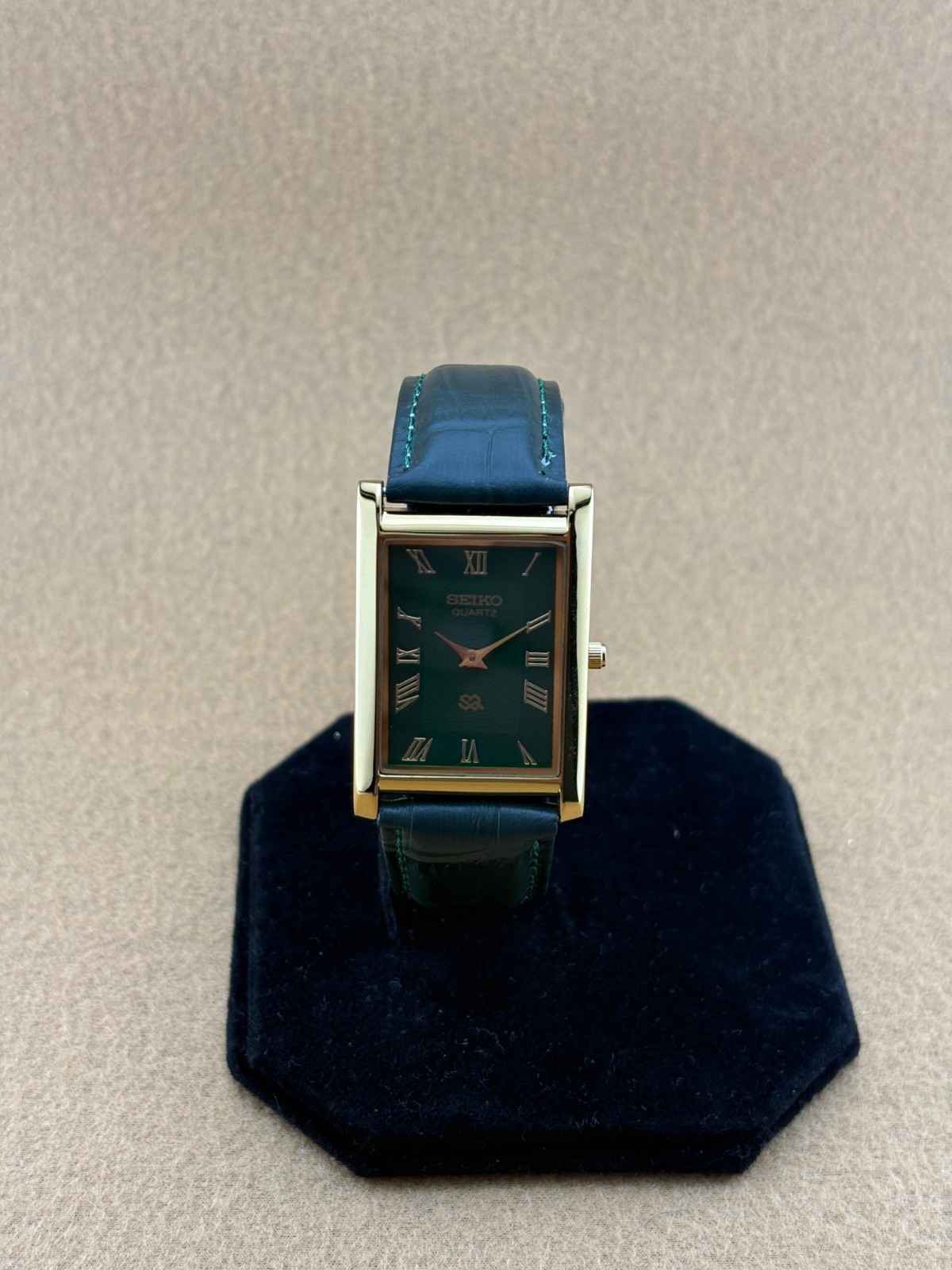 GREEN Vintage Seiko Slim Quartz Men\'s Wrist Watch