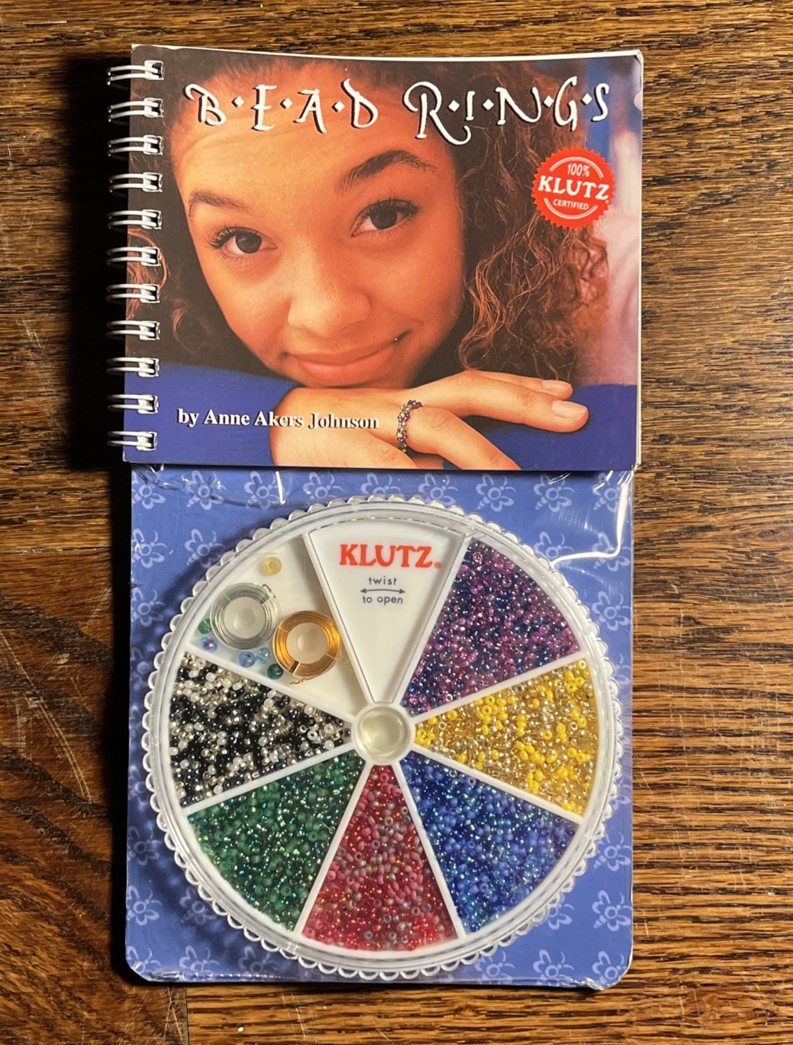 Bead Rings-KLUTZ- 1999 NOS Spiral Bound Art Set RARE Sealed By Anne Johnson 👀 Bead Rings-KLUTZ- 1999 NOS Spiral Bound Art Set RARE Sealed By Anne Johnson 👀