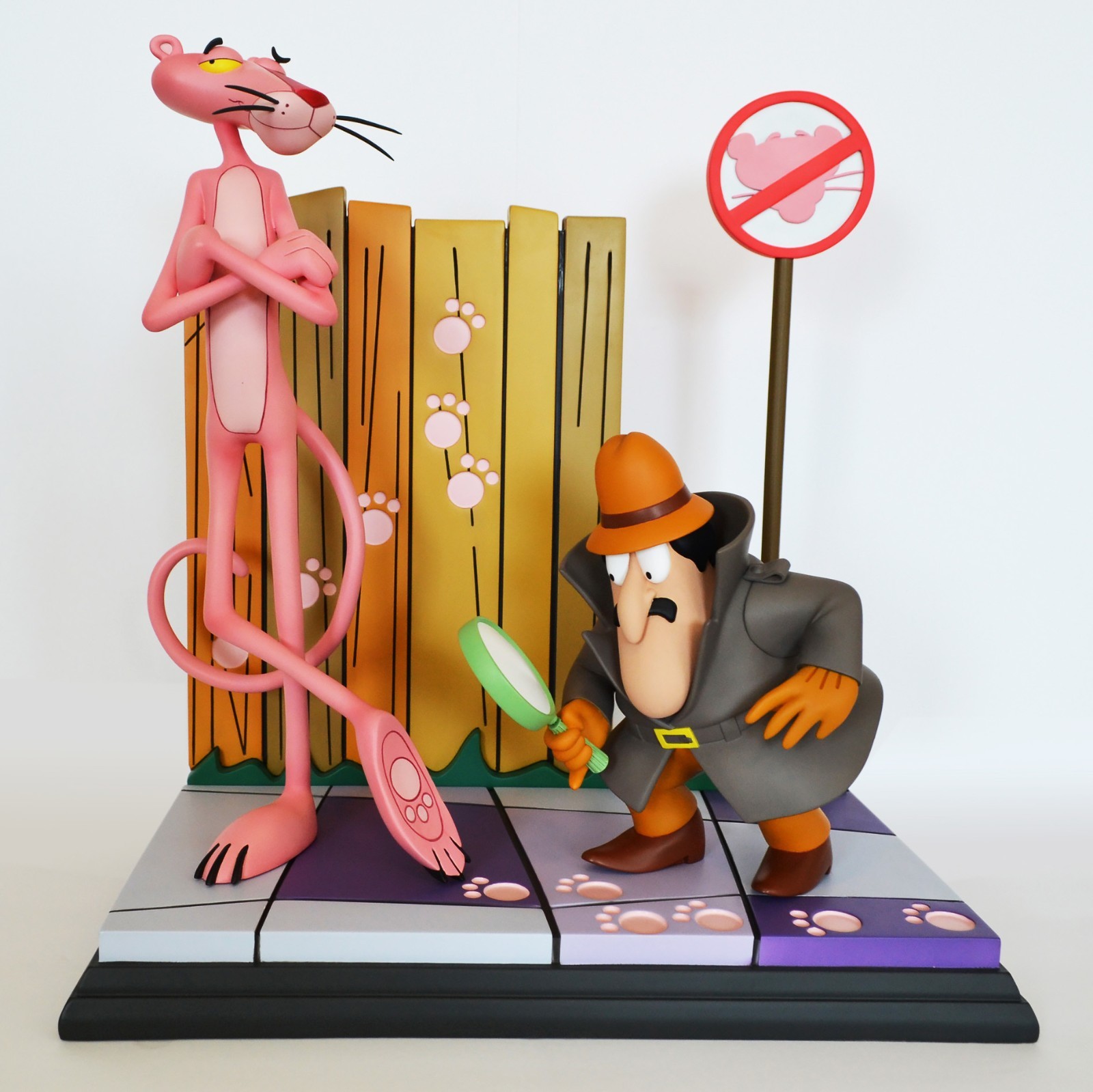 The Pink Panther and Inspector Clouseau Statue 16