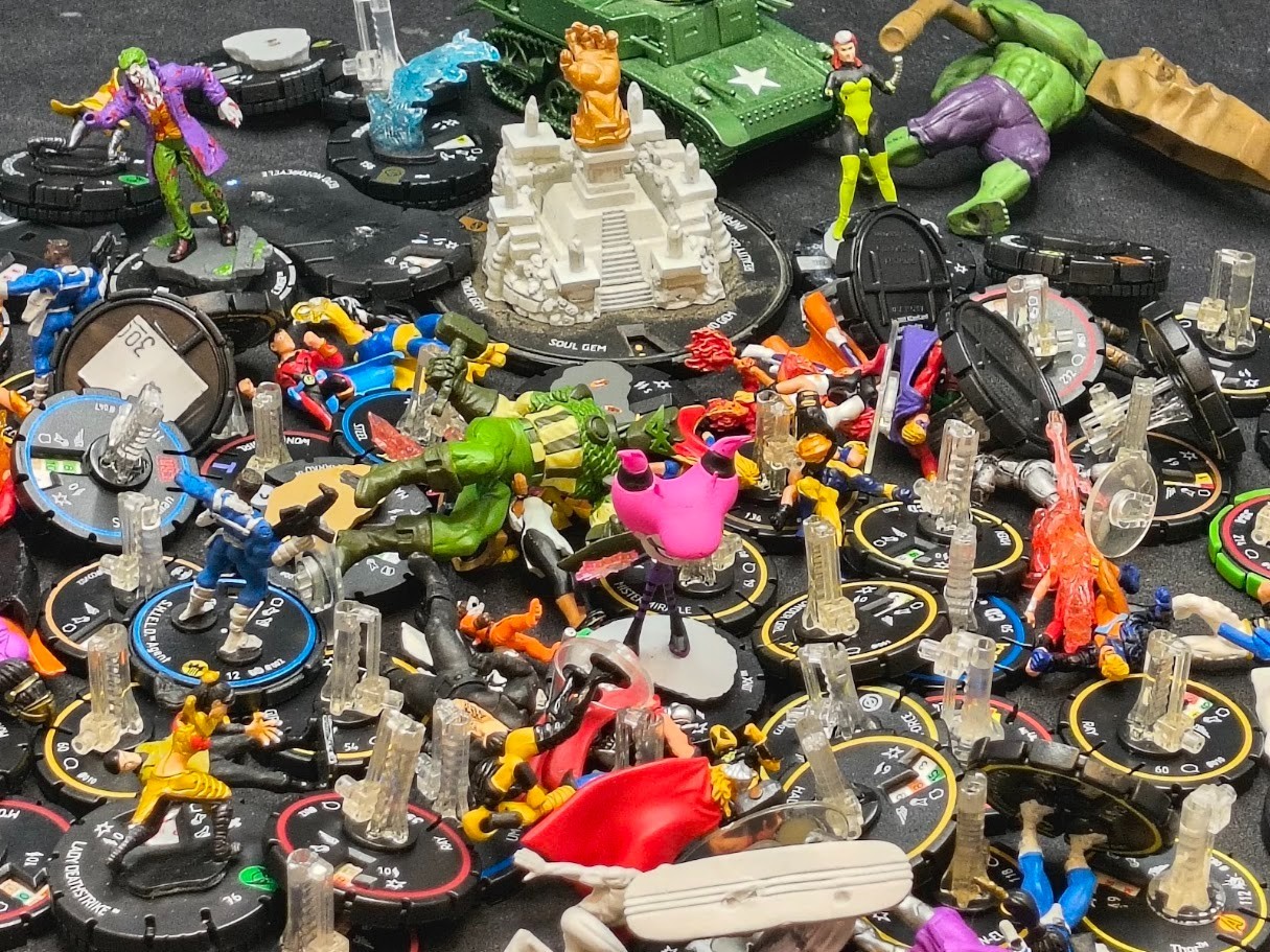 100+ Assorted Bulk Miniatures Lot | BROKEN | No Cards DC Marvel HEROCLIX Wizkids