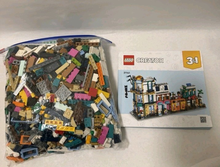 LEGO Creator: Main Street 31141 99% complete LEGO Creator: Main Street 31141 99% complete