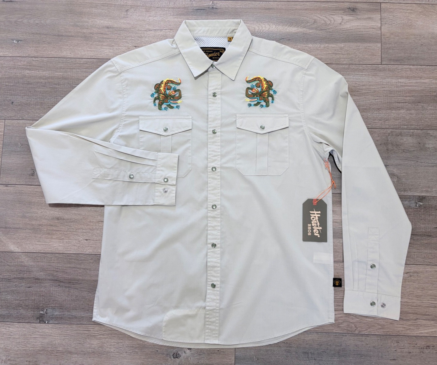 Howler Brothers Gaucho Snapshirt Valley Monster Beige Mens M NWT Collector Howler Brothers Gaucho Snapshirt Valley Monster Beige Mens M NWT Collector