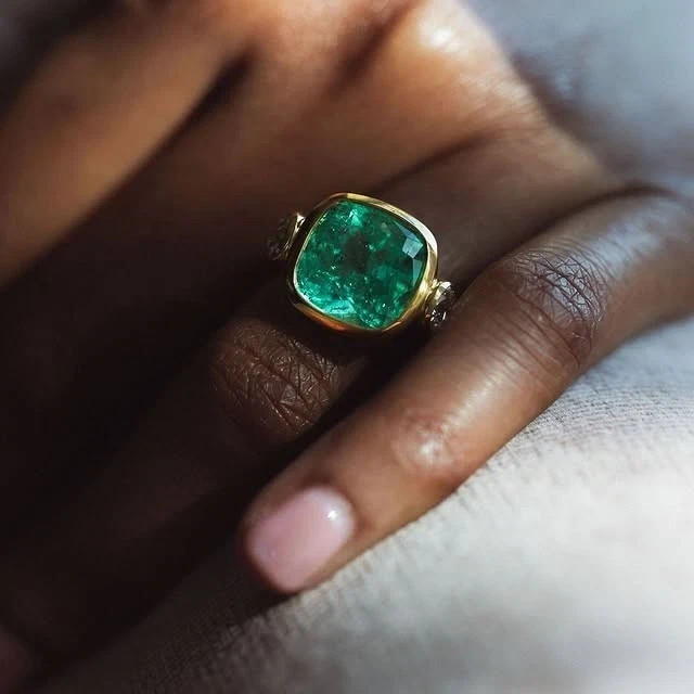 Elegant Cushion Cut Green Emerald Ring 4.00 Ct Solid 18K Yellow Gold Jewelry