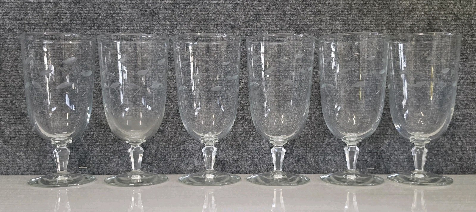 Beautiful etched Libbey Windswept iced tea glass 6 3/4\