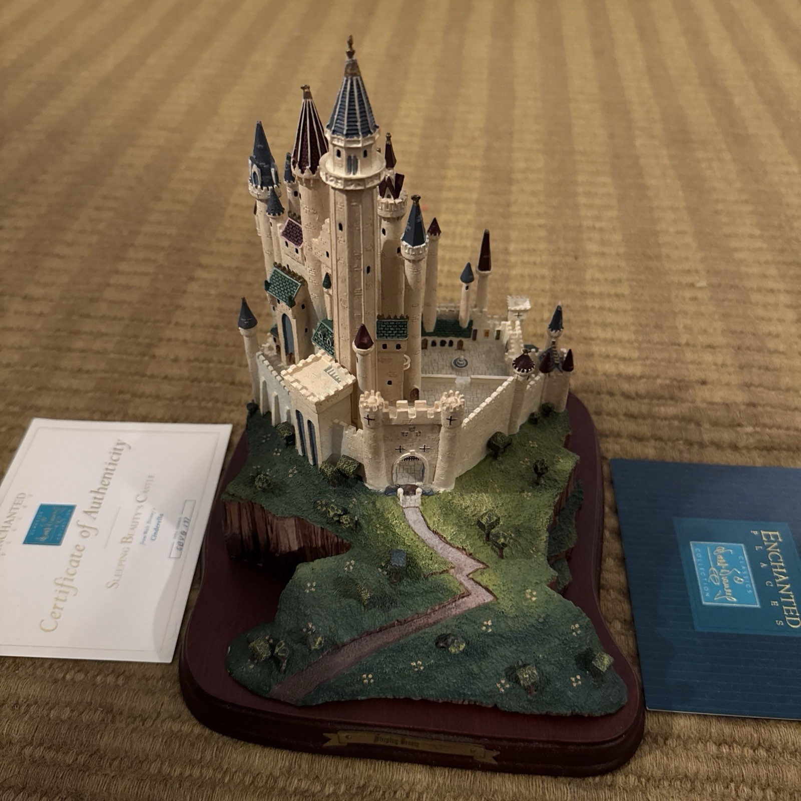 WDCC Disney Enchanted Places Collection Sleeping Beauty\'s Castle Rare COA WDCC Disney Enchanted Places Collection Sleeping Beauty\'s Castle Rare COA