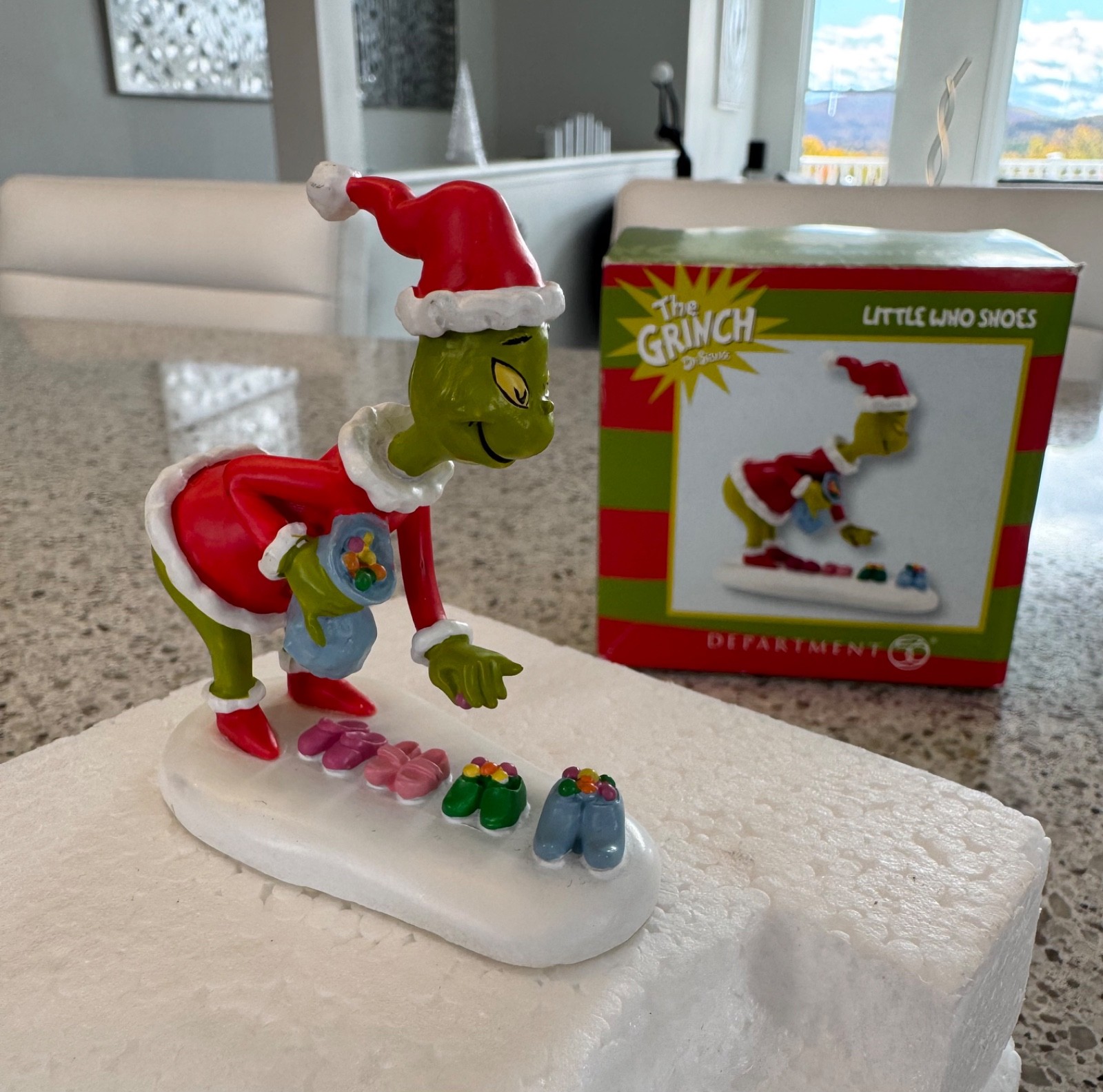**RARE RETIRED** Department 56 Grinch Village Little Who Shoes Who-Ville 4028029