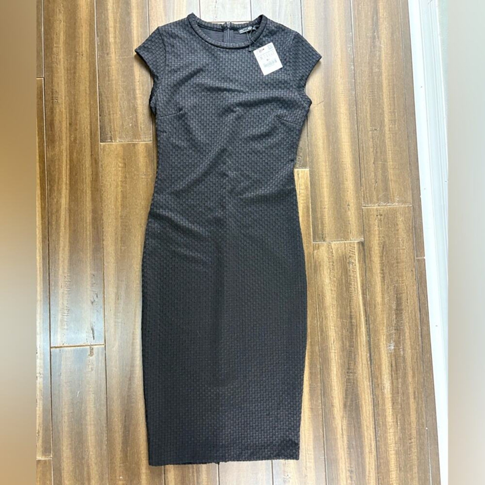 NWT BW Collection Zara size M Black Textured Cap Sleeve Dress Midi Knit Bodycon