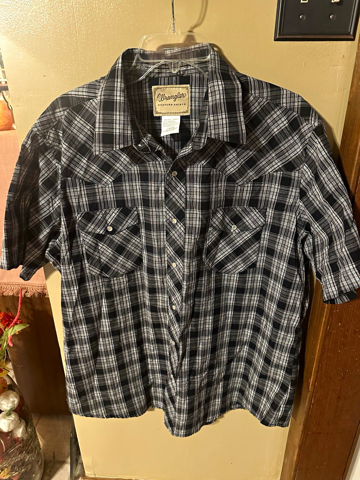 Wrangler Men’s XL Western Plaid Short Sleeve Button-Up Shirt Black Gray Pockets
