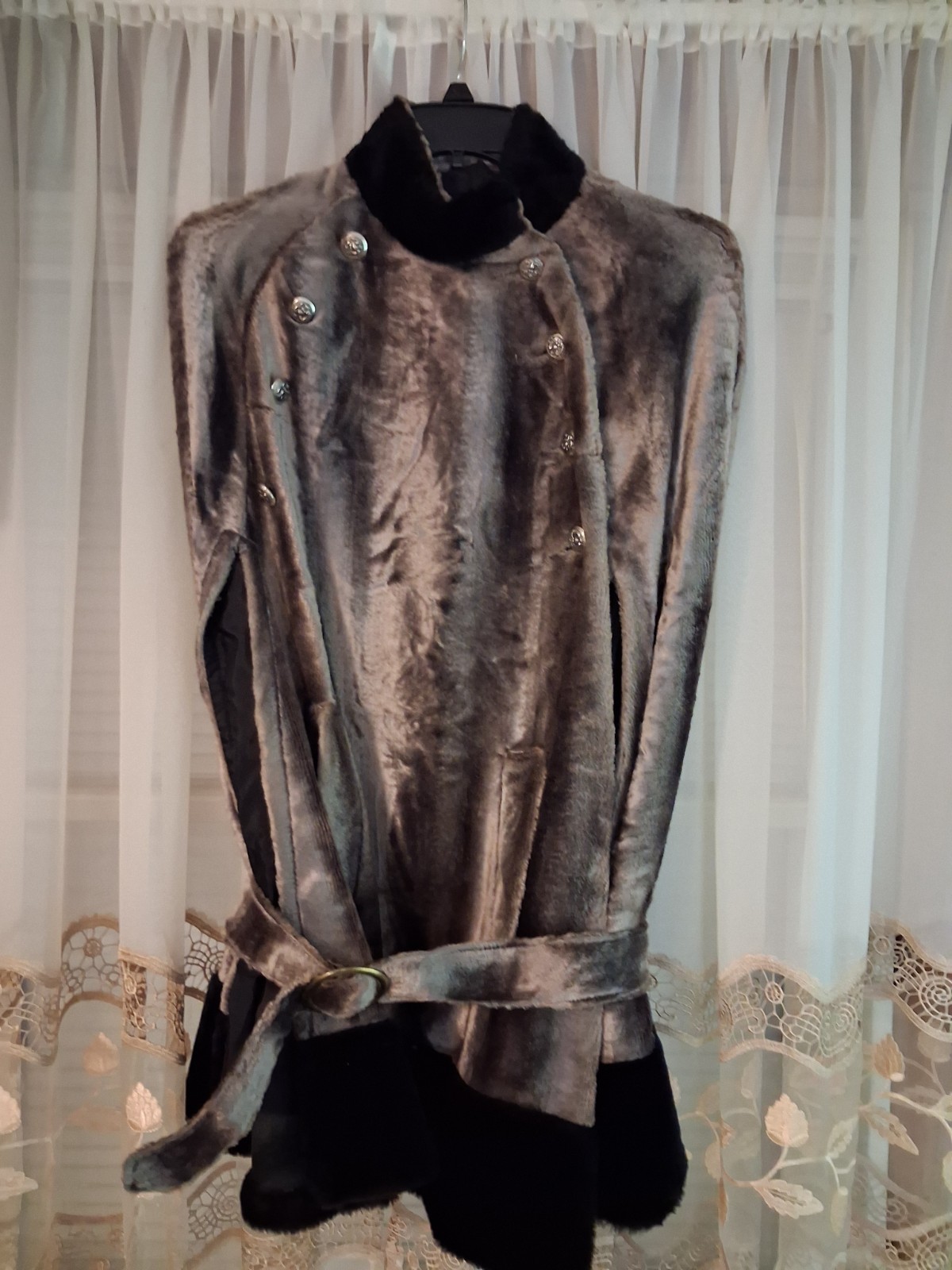 Vintage 1960s-1970s Dark Brown CRUSHED VELVET Womens Medium Short Cape Cloak Vintage 1960s-1970s Dark Brown CRUSHED VELVET Womens Medium Short Cape Cloak