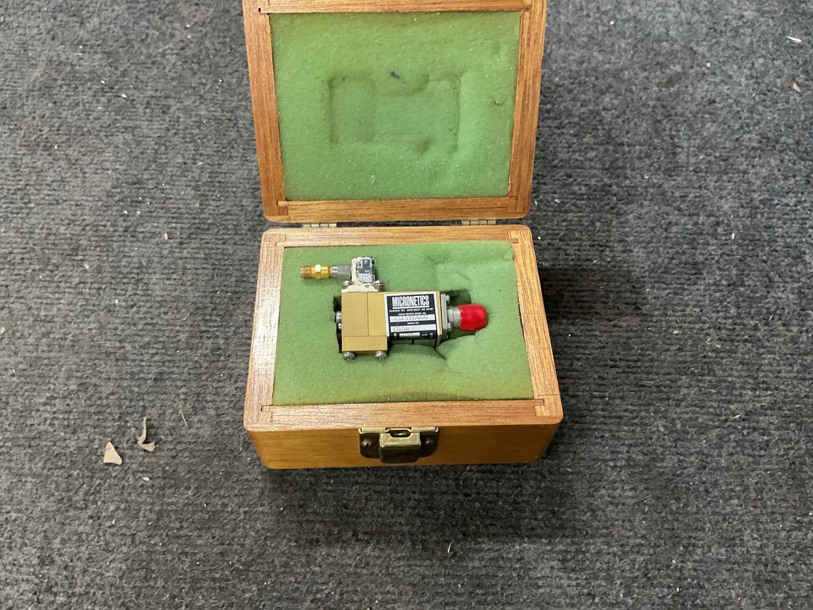 Micronetics NSI-52640W 26.5-40GHz Waveguide Noise Source 23dB ENR UG-599/U Micronetics NSI-52640W 26.5-40GHz Waveguide Noise Source 23dB ENR UG-599/U